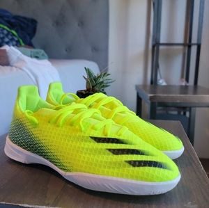 Indoor soccer shoes